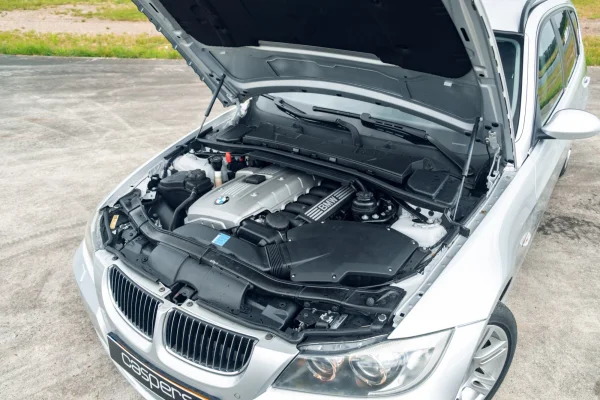 Foto 1 van fotogallerij BMW E91 330Xi Touring uit 2006