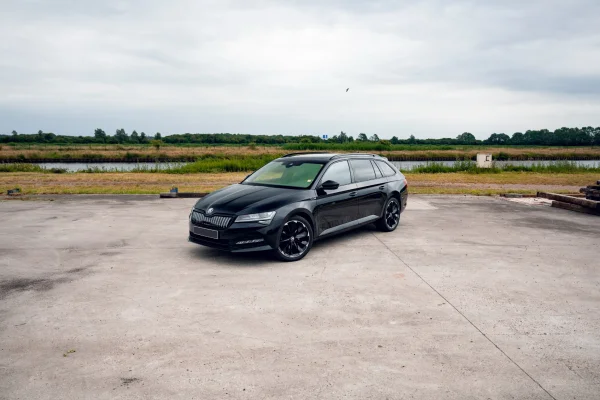 Foto 2 van fotogallerij Skoda Superb Combi 1.5TSi DSG Sportline uit 2020
