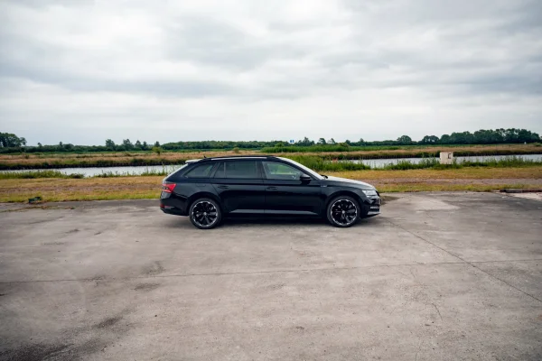 Foto 4 van fotogallerij Skoda Superb Combi 1.5TSi DSG Sportline uit 2020