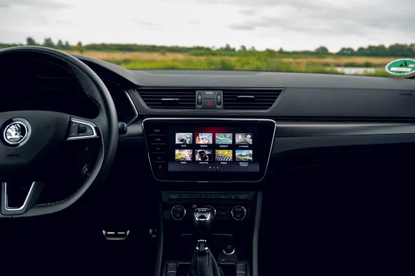 Foto 1 van fotogallerij Skoda Superb Combi 1.5TSi DSG Sportline uit 2020