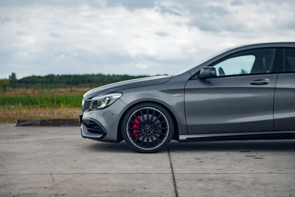Foto 4 van fotogallerij Mercedes-Benz CLA 45 uit 2017