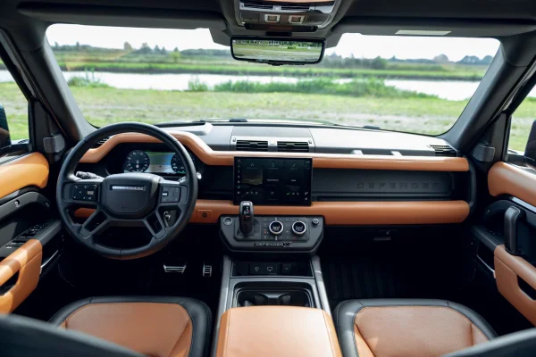 Foto 1 van fotogallerij Land Rover Defender 110 uit 2022