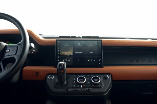 Foto 23 van fotogallerij Land Rover Defender 110 uit 2022
