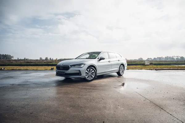 Foto 2 van fotogallerij Skoda Superb Combi 1.5TSi MHEV uit 2024