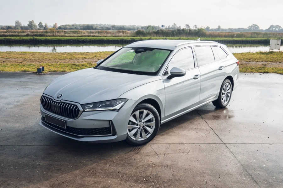 Foto 0 van fotogallerij Skoda Superb Combi 1.5TSi MHEV uit 2024