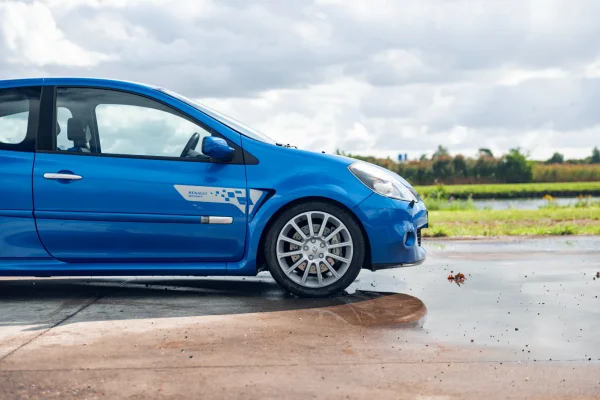 Foto 2 van fotogallerij Renault Clio RS uit 2007