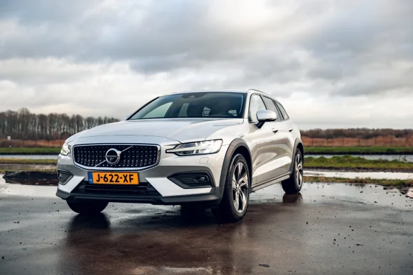 Foto 3 van fotogallerij Volvo V60 Cross Country uit 2020