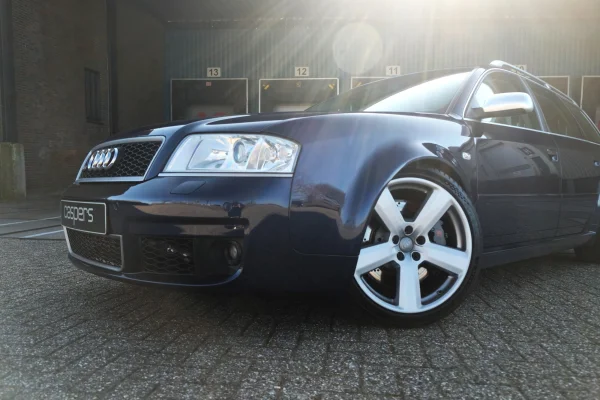 Foto 6 van fotogallerij Audi A6 Avant - 4.2 quattro RS 6 uit 2003