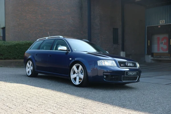 Foto 7 van fotogallerij Audi A6 Avant - 4.2 quattro RS 6 uit 2003