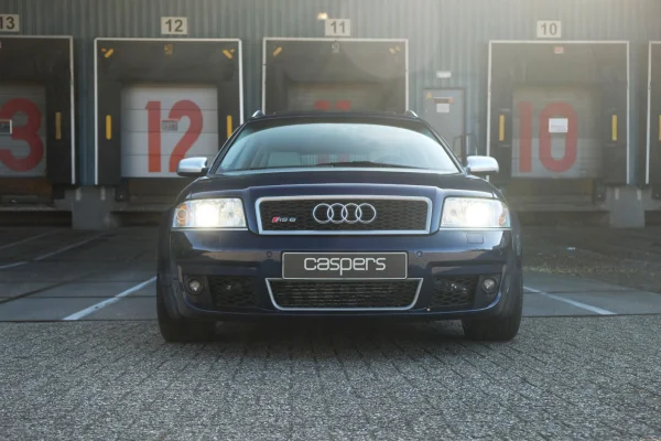 Foto 9 van fotogallerij Audi A6 Avant - 4.2 quattro RS 6 uit 2003