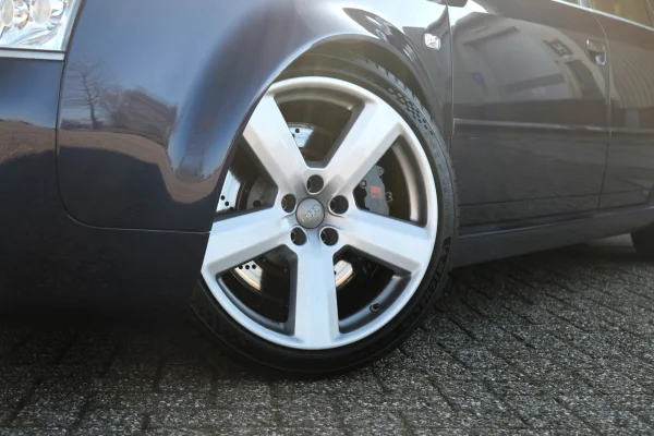 Foto 12 van fotogallerij Audi A6 Avant - 4.2 quattro RS 6 uit 2003