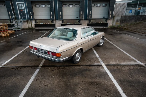 Foto 4 van fotogallerij Mercedes-Benz Mercedes 280CE uit 1985