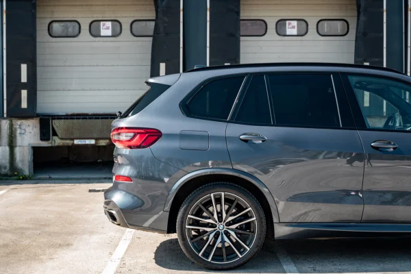 Foto 5 van fotogallerij BMW X5 M50i uit 2019