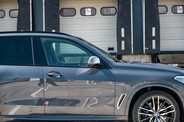 Foto 6 van fotogallerij BMW X5 M50i uit 2019
