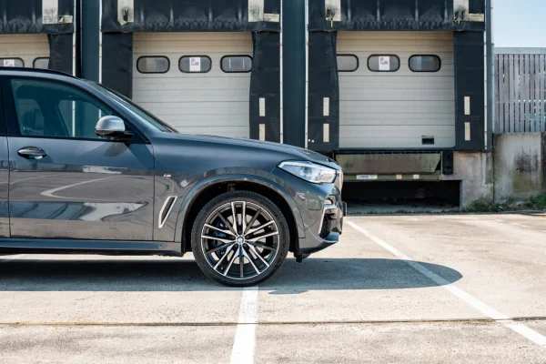 Foto 7 van fotogallerij BMW X5 M50i uit 2019