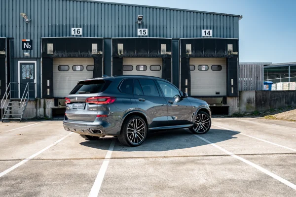 Foto 8 van fotogallerij BMW X5 M50i uit 2019