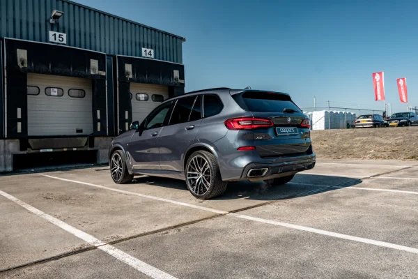 Foto 10 van fotogallerij BMW X5 M50i uit 2019
