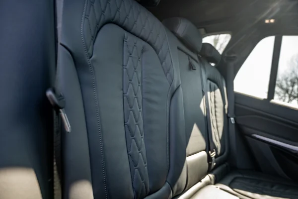 Foto 16 van fotogallerij BMW X5 M50i uit 2019