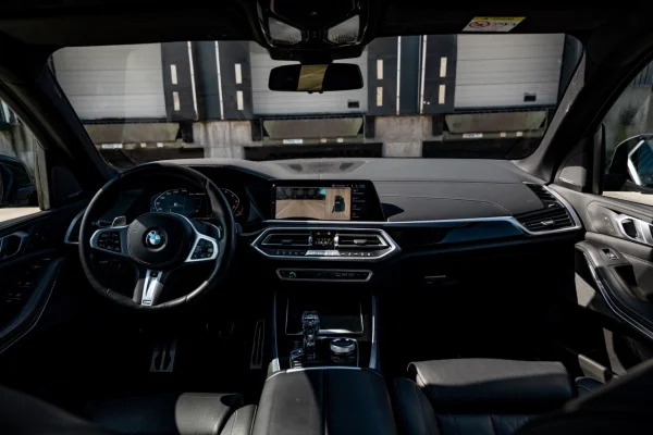 Foto 21 van fotogallerij BMW X5 M50i uit 2019