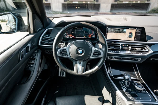 Foto 22 van fotogallerij BMW X5 M50i uit 2019