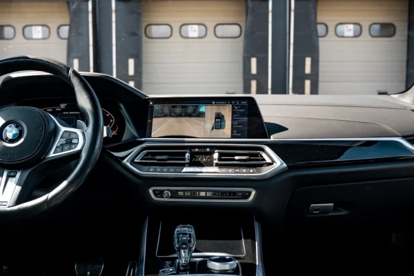 Foto 23 van fotogallerij BMW X5 M50i uit 2019
