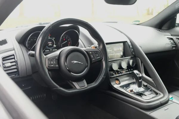 Foto 17 van fotogallerij Jaguar F-Type uit 2016