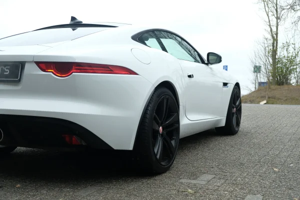 Foto 6 van fotogallerij Jaguar F-Type uit 2016