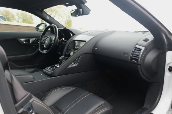 Foto 14 van fotogallerij Jaguar F-Type uit 2016