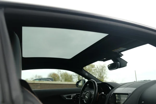 Foto 25 van fotogallerij Jaguar F-Type uit 2016