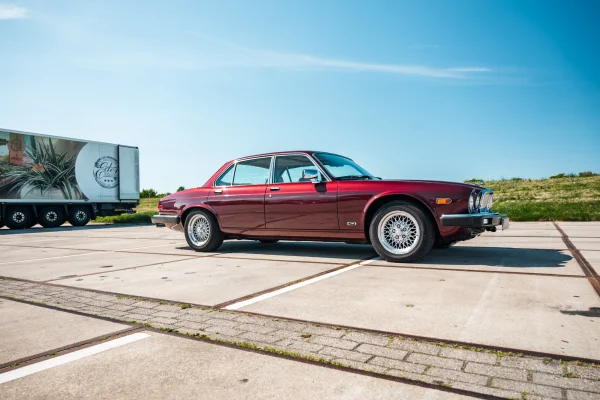 Foto 6 van fotogallerij Jaguar XJ uit 1987