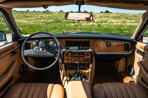 Foto 12 van fotogallerij Jaguar XJ uit 1987