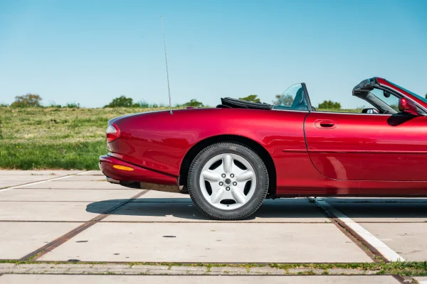 Foto 5 van fotogallerij Jaguar XK8 uit 1998