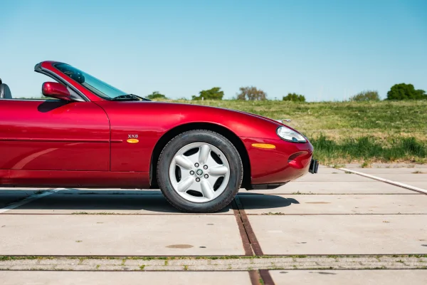Foto 6 van fotogallerij Jaguar XK8 uit 1998