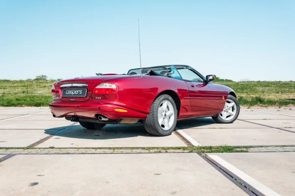 Foto 8 van fotogallerij Jaguar XK8 uit 1998