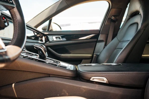 Foto 18 van fotogallerij Porsche Panamera Sport Turismo uit 2020