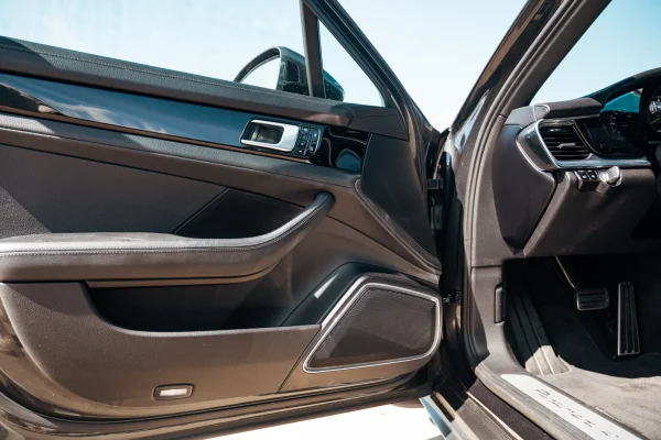 Foto 20 van fotogallerij Porsche Panamera Sport Turismo uit 2020