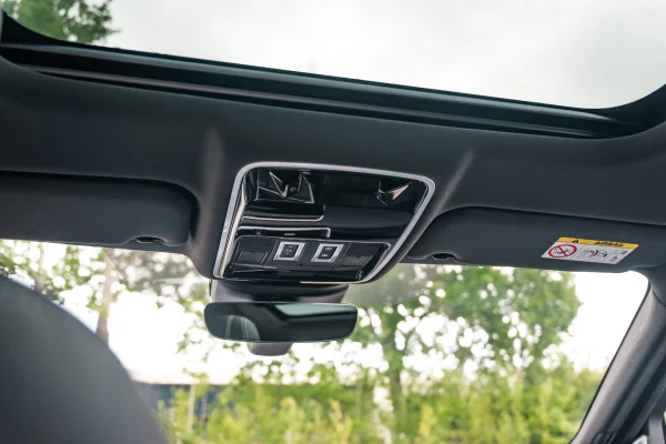 Foto 20 van fotogallerij Land Rover Range Rover Velar uit 2019