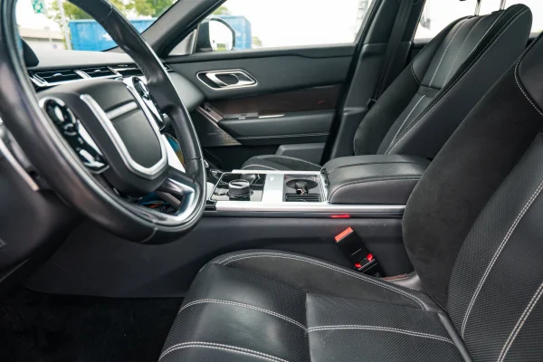 Foto 24 van fotogallerij Land Rover Range Rover Velar uit 2019