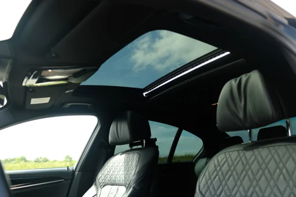 Foto 2 van fotogallerij BMW M550i uit 2018