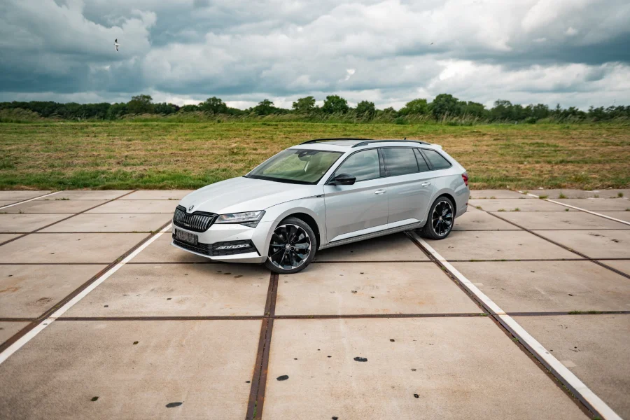Foto 0 van fotogallerij Skoda Superb Combi 1.4TSi iV Sportline uit 2023