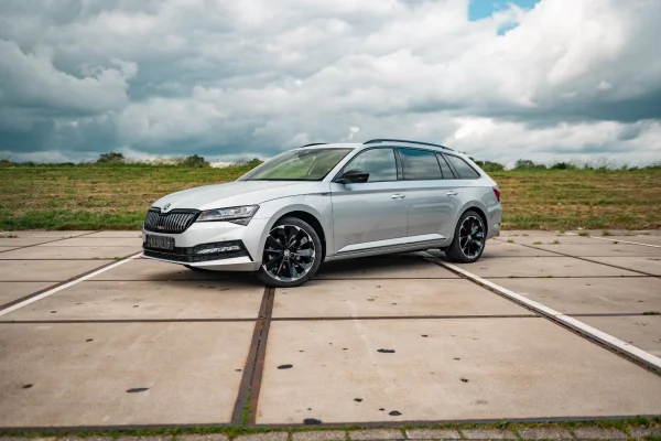 Foto 1 van fotogallerij Skoda Superb Combi 1.4TSi iV Sportline uit 2023