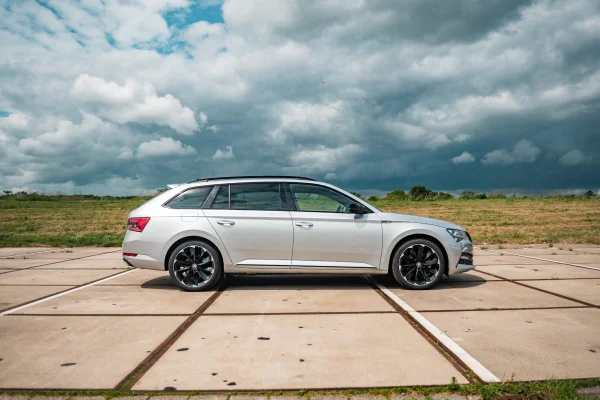Foto 7 van fotogallerij Skoda Superb Combi 1.4TSi iV Sportline uit 2023