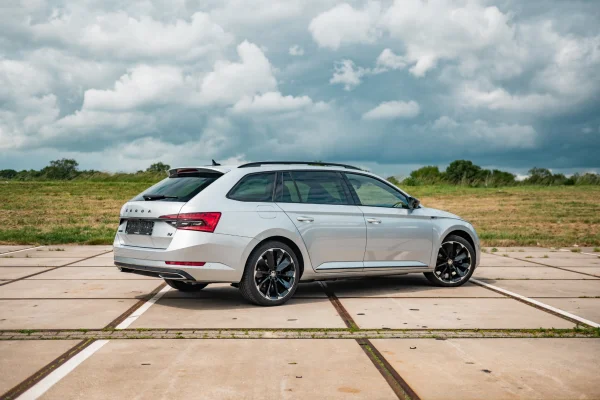 Foto 6 van fotogallerij Skoda Superb Combi 1.4TSi iV Sportline uit 2023