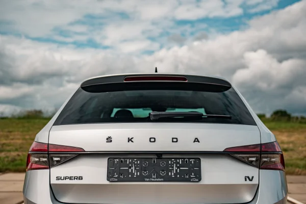 Foto 9 van fotogallerij Skoda Superb Combi 1.4TSi iV Sportline uit 2023