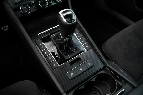 Foto 43 van fotogallerij Skoda Superb Combi 1.4TSi iV Sportline uit 2023