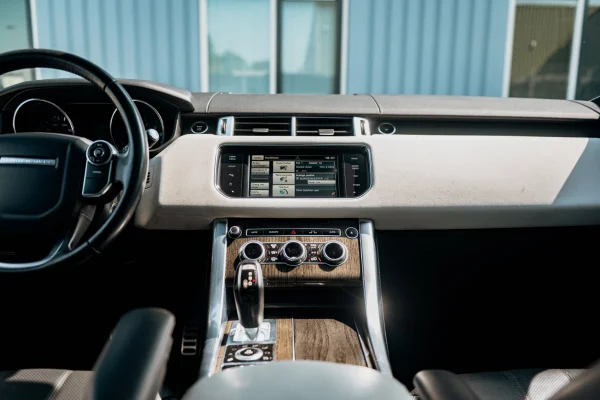 Foto 12 van fotogallerij Land Rover Range Rover Sport uit 2015