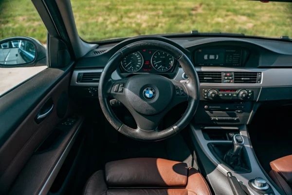 Foto 9 van fotogallerij BMW 330i uit 2006