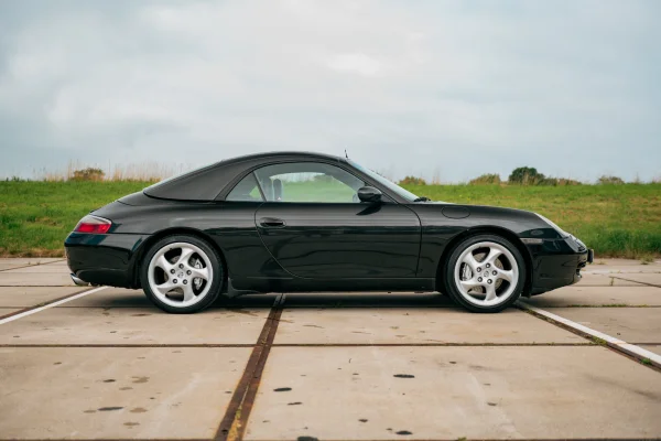 Foto 8 van fotogallerij Porsche 911 Carrera 4 uit 1999
