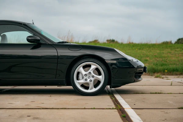 Foto 9 van fotogallerij Porsche 911 Carrera 4 uit 1999