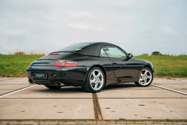 Foto 12 van fotogallerij Porsche 911 Carrera 4 uit 1999